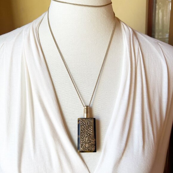 Cabi "Zelda" Tortoise Design Perfume Bottle Pendant Necklace w Botanical Design - Picture 2 of 9